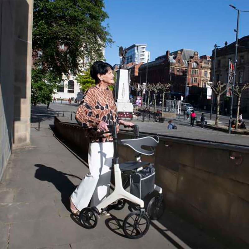 mobility-world-ltd-uk-drive-deVilbiss-healthcare-aerowalk-carbon-fibre-rollator-butter-cream-lifestyle_1