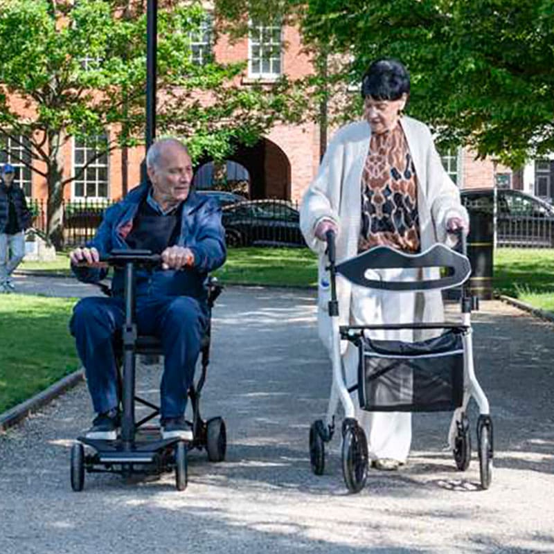 mobility-world-ltd-uk-drive-deVilbiss-healthcare-aerowalk-carbon-fibre-rollator-butter-cream-lifestyle_2