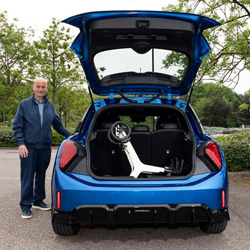 mobility-world-ltd-uk-drive-deVilbiss-healthcare-aerowalk-carbon-fibre-rollator-butter-cream-lifestyle_4
