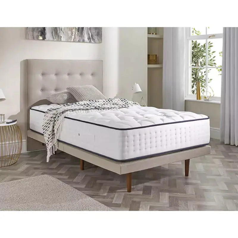 The Opera Gel 1000 Adjustable Mattress is a comfortable, multilayer mattress with a 2/5 firmness, featuring 1000 pocket springs, high-density foam shell, memory and gel-infused foams, carry handles, and a ventilated top cover.