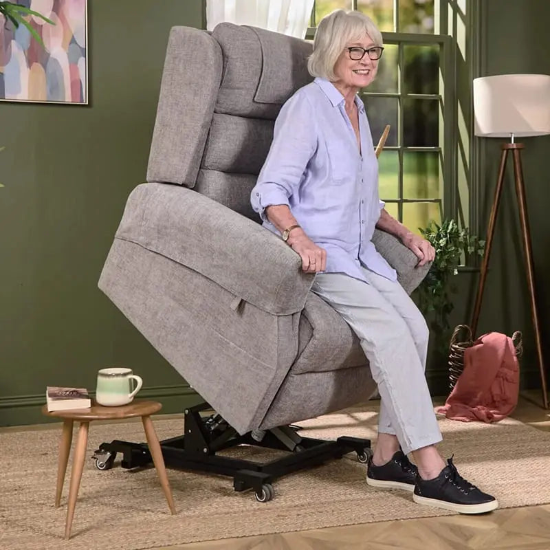 The Vermont Royale Back Five Motor Riser Recliner Chair has five independent motors for individualised comfort and excellent support. Better posture, circulation, and pressure alleviation are encouraged by its zero gravity feature and tilt-form technology. Its cascading backrest, memory foam, and high-density foam design provide enduring comfort. With an optional heat and massage upgrade, the device is easy to use and comes with free antimacassars and arm covers. holds up to twenty-eight stones.