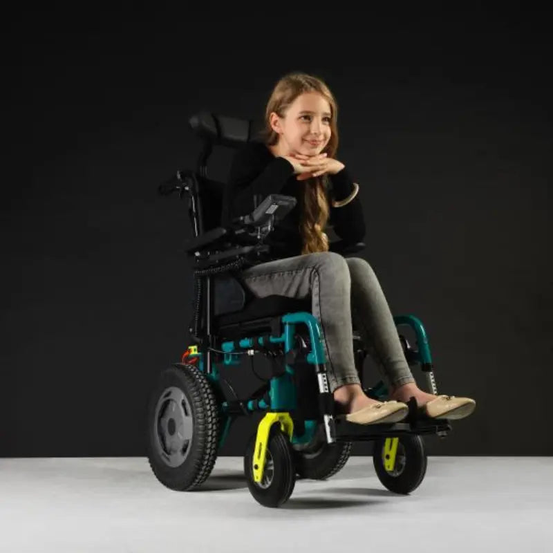 The Esprit Action Junior wheelchair is perfect for connecting with friends and family. Its sharp visual aesthetics and choice of three color combinations make it stand out, while its easy disassembly and transportability make it perfect for outdoor activities.