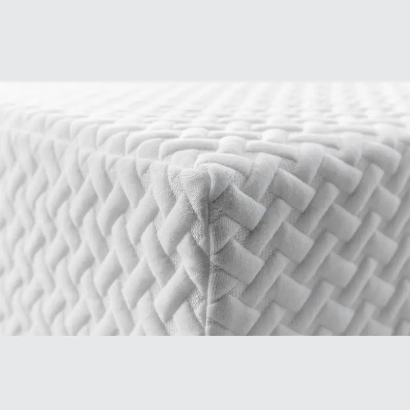This layered foam mattress is constructed from a Visco/memory foam topper and a supportive, filler-free reflex foam base to provide pressure-relieving benefits.