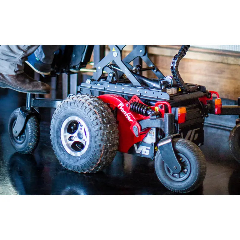 With its exceptional off-road capability, you'll be able to explore even the most rugged terrain. And thanks to its comfortable folding backrest and low-pressure tyres, this model provides a smooth, relaxing ride. The splash resistant design means that you don't have to worry about getting wet