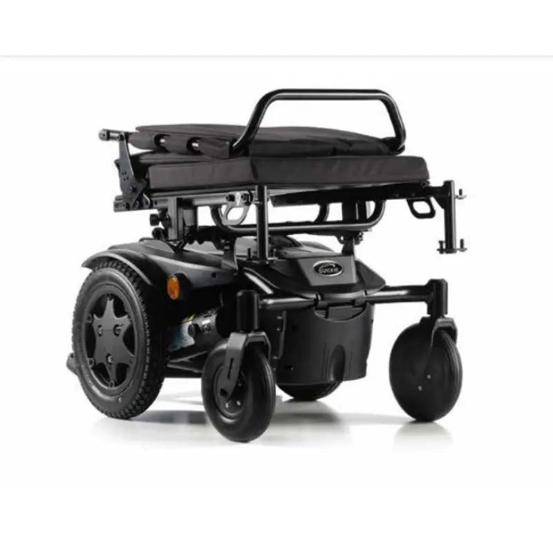 The QUICKIE Q100R is an innovative powerchair that combines precision engineering with a compact design. Using SMART base technology, the Q100R has a small footprint and a tiny turning circle, making it perfect for navigating tight spaces.