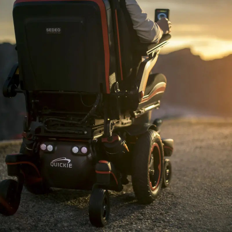 With the independent movement of all six wheels, this wheelchair can easily navigate obstacles and inclines. Powered by ultra-reliable motors and a choice of 60 or 80 Ah batteries, the Q700 M Ergo is built to last.