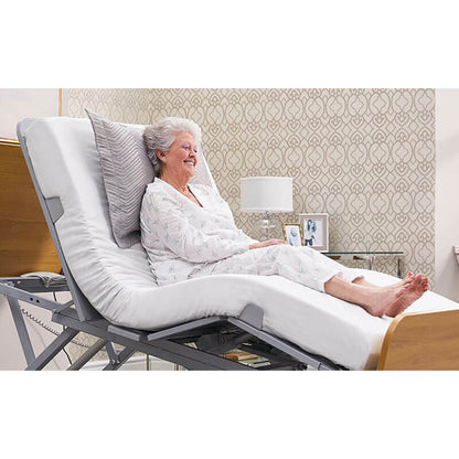 The Opera Enclosed 3ft Low Classic Profiling Bed With Cot Sides is perfect for those who need a little bit of extra help when it comes to getting in and out of bed. The bed can be lowered to just 22cm from the floor, greatly reducing the risk of impact injury from falls.