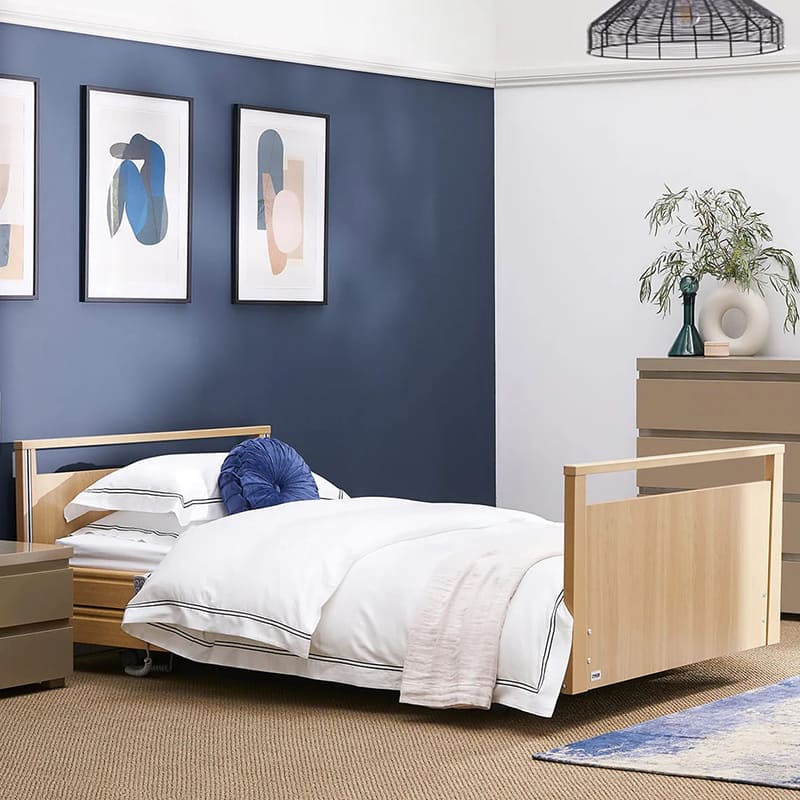The Opera® Signature bed is height adjustable, making it suitable for both nursing care and ease of access. The bed's extensive height range allows it to be lowered close to the floor and raised up to a carer's waist level to make it easier to provide care.