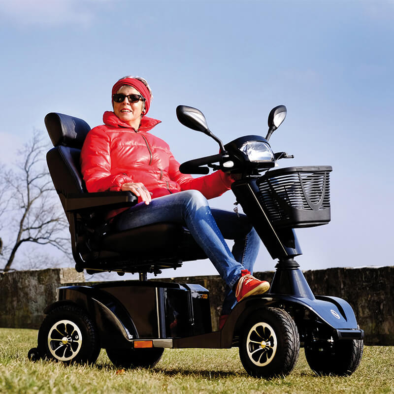 mobility_world_ltd_uk_sterling_S700_outdoor_8_mph_mobility_scooter_lifestyle