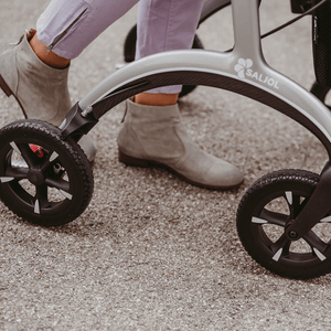 Mobility-World-Ltd-UK-Saljol-Carbon-Rollator-Walker-Lifestyle