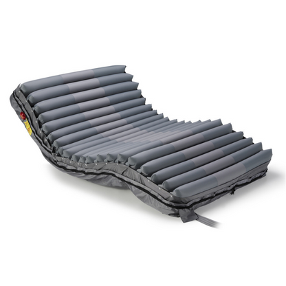 This mattress has an alternating mode that continuously and sequentially inflates and deflates air cells to avoid long term pressurization of tissue. The CPR knob is located at the patient’s right-hand side of the mattress near the head section area, and whenever a CPR operation is needed, quickly turn the CPR knob to release air from the mattress.