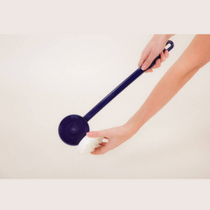 Apply cream and massage your skin at the same time with this long handled applicator