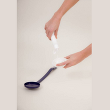 Load image into Gallery viewer, Apply cream and massage your skin at the same time with this long handled applicator