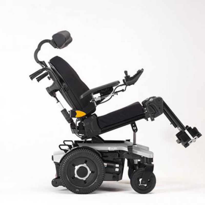 AVIVA RX20 Modulite is the perfect rear-wheel-drive powerchair for everyday mobility. Its compact base and tight turning radius make it ideal for small spaces. With a seat to floor height of only 435mm, it's perfect for positioning at tables or desks.