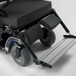 The Invacare Storm 4 Max is specially designed to meet the various needs of clients with larger body shapes. It comes with a more extended chassis that supports the shifted center of body mass. This leads to refined weight distribution and swift mobility.