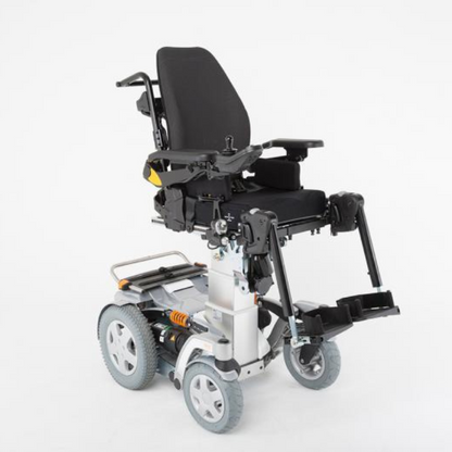 The all-new Storm 4 Xplore is equipped with four separately adjustable high-end springs, with integrated shock absorbers, for superior comfort and traction on rough ground. Plus, pneumatic tyres come as standard to further enhance outdoor performance.