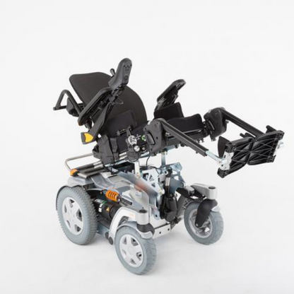 The all-new Storm 4 Xplore is equipped with four separately adjustable high-end springs, with integrated shock absorbers, for superior comfort and traction on rough ground. Plus, pneumatic tyres come as standard to further enhance outdoor performance.