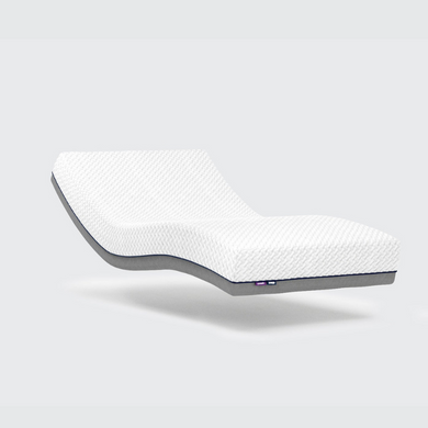 This layered foam mattress is constructed from a Visco/memory foam topper and a supportive, filler-free reflex foam base to provide pressure-relieving benefits.