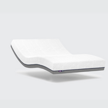 Load image into Gallery viewer, This layered foam mattress is constructed from a Visco/memory foam topper and a supportive, filler-free reflex foam base to provide pressure-relieving benefits.