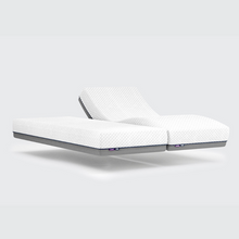Load image into Gallery viewer, This layered foam mattress is constructed from a Visco/memory foam topper and a supportive, filler-free reflex foam base to provide pressure-relieving benefits.