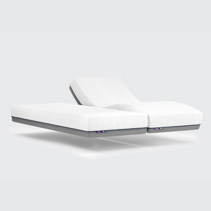This layered foam mattress is constructed from a Visco/memory foam topper and a supportive, filler-free reflex foam base to provide pressure-relieving benefits.