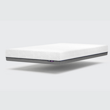 Load image into Gallery viewer, This layered foam mattress is constructed from a Visco/memory foam topper and a supportive, filler-free reflex foam base to provide pressure-relieving benefits.
