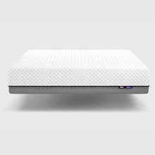 Load image into Gallery viewer, This layered foam mattress is constructed from a Visco/memory foam topper and a supportive, filler-free reflex foam base to provide pressure-relieving benefits.