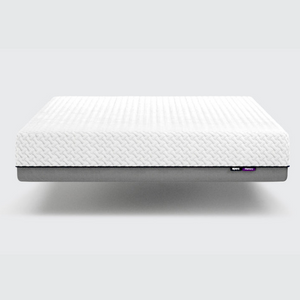 This layered foam mattress is constructed from a Visco/memory foam topper and a supportive, filler-free reflex foam base to provide pressure-relieving benefits.