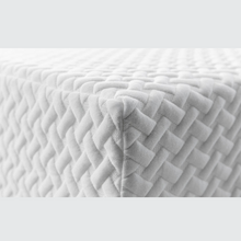 Load image into Gallery viewer, This layered foam mattress is constructed from a Visco/memory foam topper and a supportive, filler-free reflex foam base to provide pressure-relieving benefits.