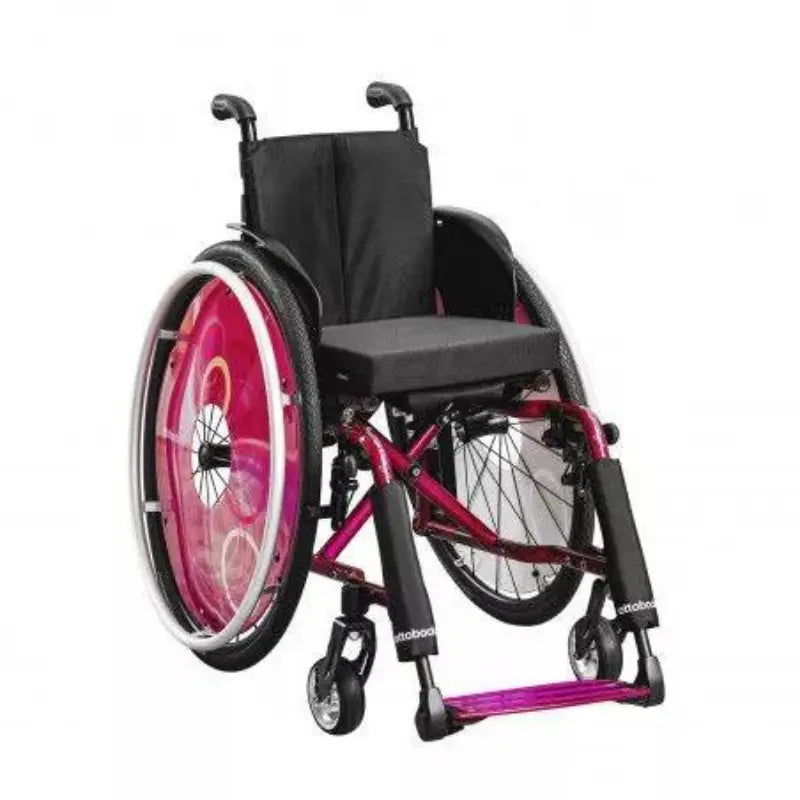Avantgarde Teen2 is perfect for active teens who want to be a part of the action. Its abduction frame makes it light and maneuverable, while removable and swing-away footrests ensure easy transfer in and out of the wheelchair.