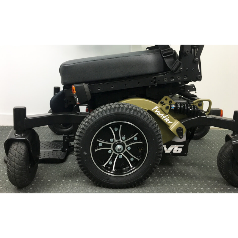 With its exceptional off-road capability, you'll be able to explore even the most rugged terrain. And thanks to its comfortable folding backrest and low-pressure tyres, this model provides a smooth, relaxing ride. The splash resistant design means that you don't have to worry about getting wet
