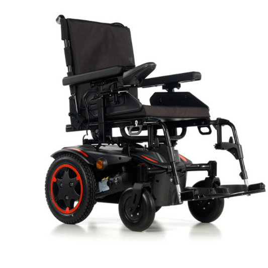 The QUICKIE Q100R is an innovative powerchair that combines precision engineering with a compact design. Using SMART base technology, the Q100R has a small footprint and a tiny turning circle, making it perfect for navigating tight spaces._img
