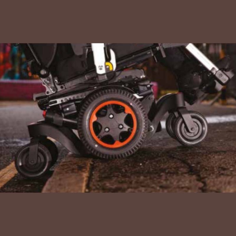 The Quickie Q300 M Mini is the original ultra-compact powerchair that has been packed full of more ‘big powerchair’ performance than ever before. With a width of just 520 mm, the all-new Q300-M Mini is the narrowest TRUE mid-wheel drive powerchair on the market.