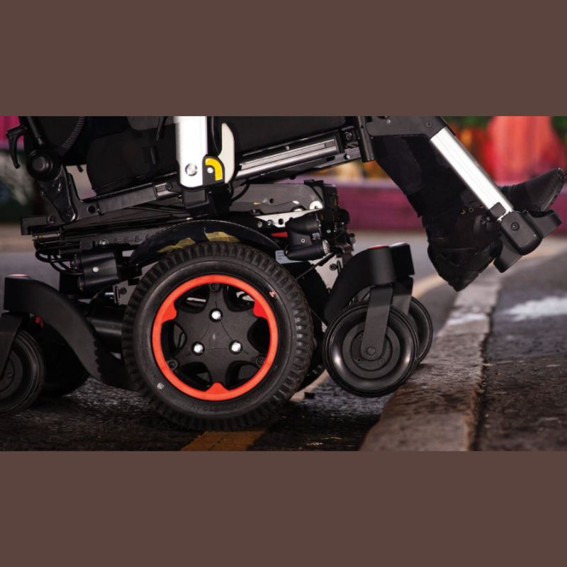 The Quickie Q300 M Mini is the original ultra-compact powerchair that has been packed full of more ‘big powerchair’ performance than ever before. With a width of just 520 mm, the all-new Q300-M Mini is the narrowest TRUE mid-wheel drive powerchair on the market.