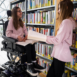 The Q300 M Mini Teens is also ridiculously compact and manoeuvrable, making it perfect for busy classrooms or hallways. There's no need to out-grow your powerchair when you can have the QUICKIE Q300 M Mini Teens.