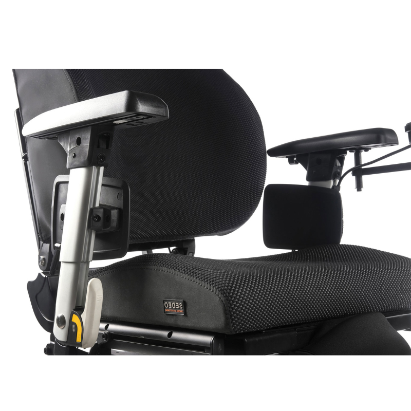 This powerchair is specially designed to dampen bumps and jolts, giving you a smoother ride regardless of the terrain. The castor arms also articulate independently for maximum traction and stability, so you can drive with peace of mind knowing your powerchair is providing the best possible ride.