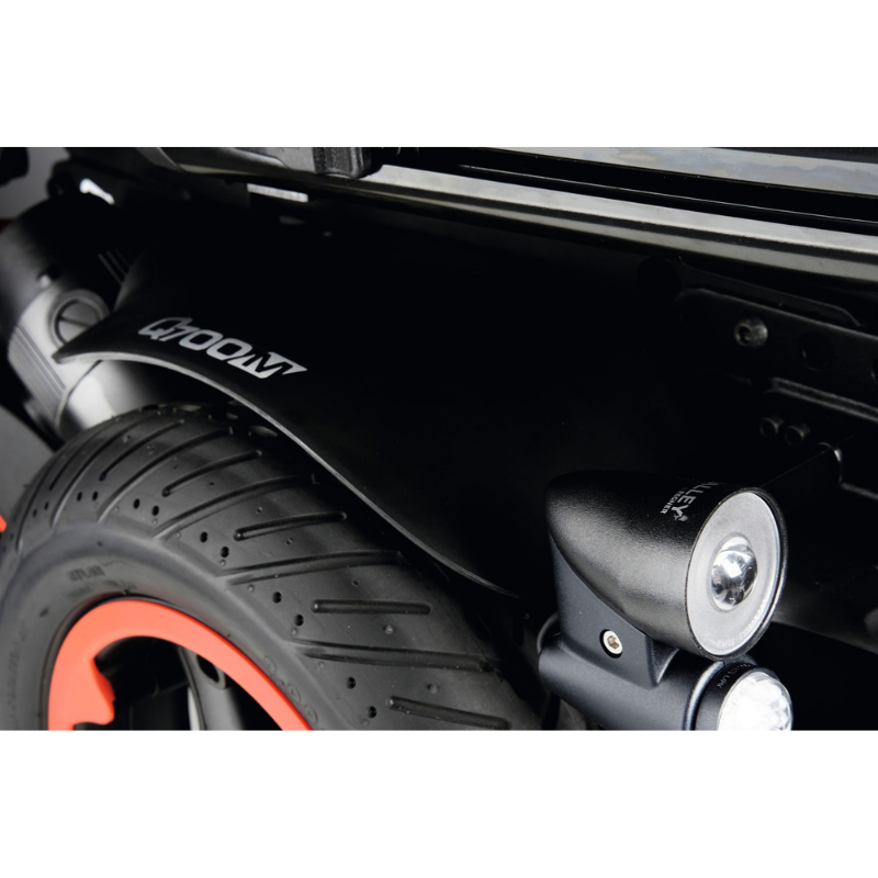 With the independent movement of all six wheels, this wheelchair can easily navigate obstacles and inclines. Powered by ultra-reliable motors and a choice of 60 or 80 Ah batteries, the Q700 M Ergo is built to last.