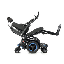 Load image into Gallery viewer, With 4-pole motors and a choice of 60 or 80 Ah batteries, this model is designed to give you the freedom to travel wherever you want. The optional Gyro-Tracking System ensures a smooth, stable ride, making it ideal for those with limited mobility.